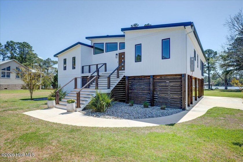 This secluded, contemporary waterfront home sits on a quiet - Beach Home for sale in Oriental, North Carolina on Beachhouse.com