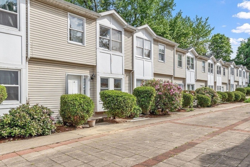 Located on a quiet dead-end street between Uphams Corner and - Beach Condo for sale in Boston, Massachusetts on Beachhouse.com