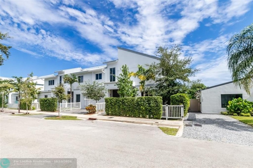 Welcome to this stunning 3-bedroom, 2.5-bathroom corner townhome - Beach Townhome/Townhouse for sale in Fort Lauderdale, Florida on Beachhouse.com