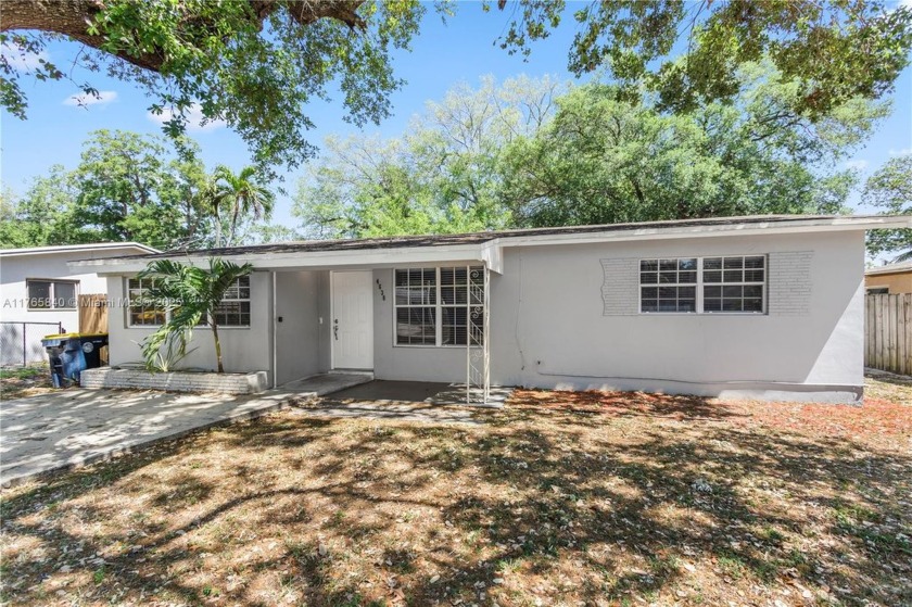 Welcome to this beautiful single family home in the heart of - Beach Home for sale in Dania, Florida on Beachhouse.com
