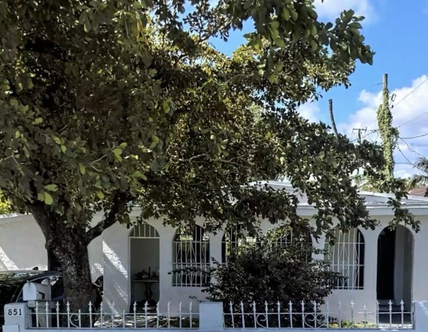 4 bedroom 2 bath needs update BUT already done roof from 2020 AC - Beach Home for sale in Pompano Beach, Florida on Beachhouse.com