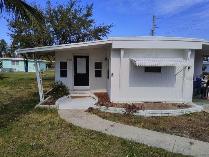 Opportunity awaits in this 740 sqft mobile home nestled in Lake - Beach Home for sale in Palm Harbor, Florida on Beachhouse.com