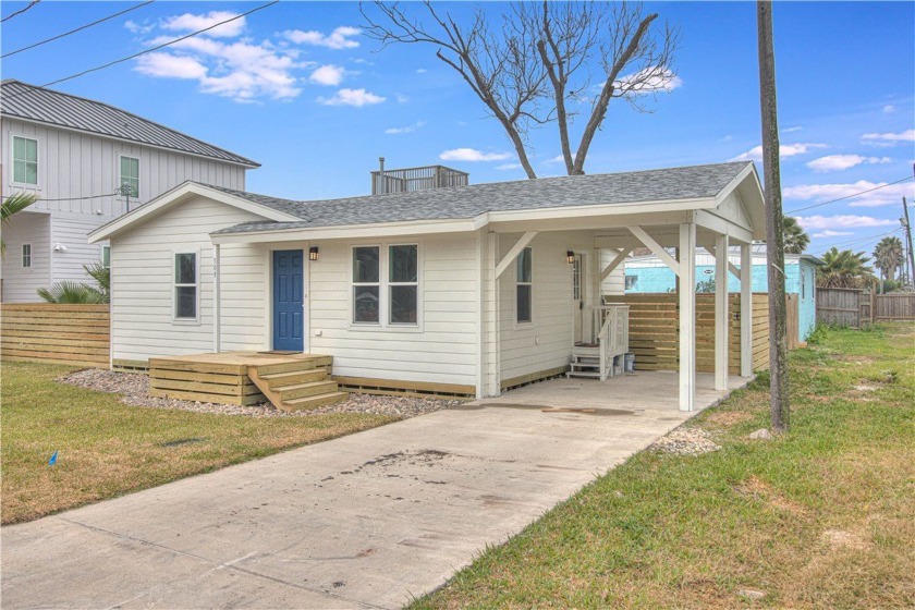 REDUCED TO SELL! A Must see Property. This in town Bungalow has - Beach Home for sale in Port Aransas, Texas on Beachhouse.com
