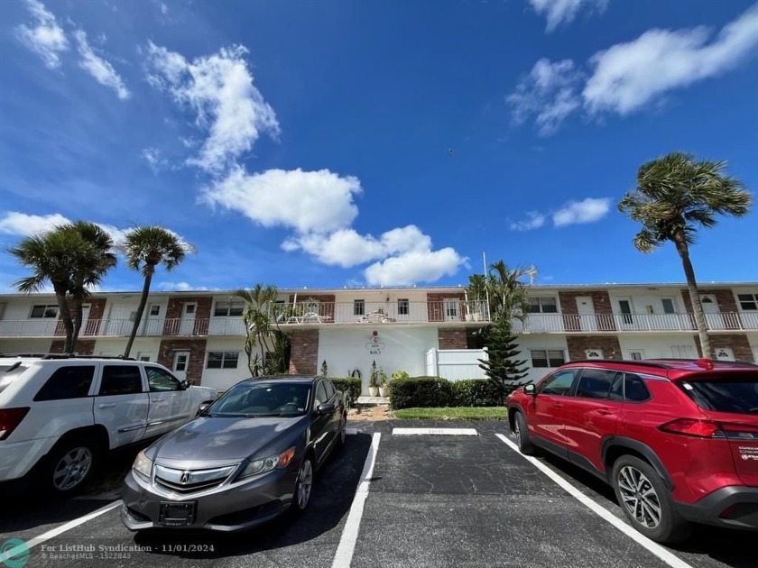 Don't miss this opportunity to own a 1st floor condo on the golf - Beach Condo for sale in Pompano Beach, Florida on Beachhouse.com