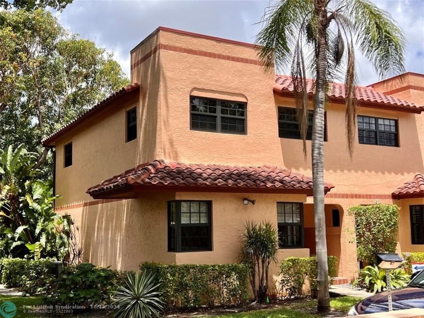 Welcome to your dream home! This stunning 3-bedroom, 2  1/2 - Beach Townhome/Townhouse for sale in Fort Lauderdale, Florida on Beachhouse.com