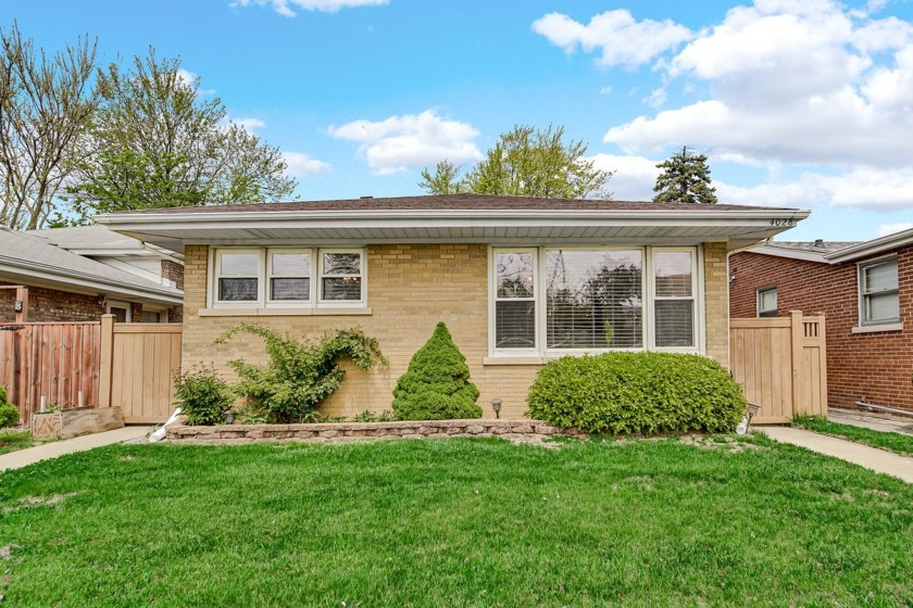 Beautiful and Well-Maintained Bi-Level Home  This charming - Beach Home for sale in Skokie, Illinois on Beachhouse.com