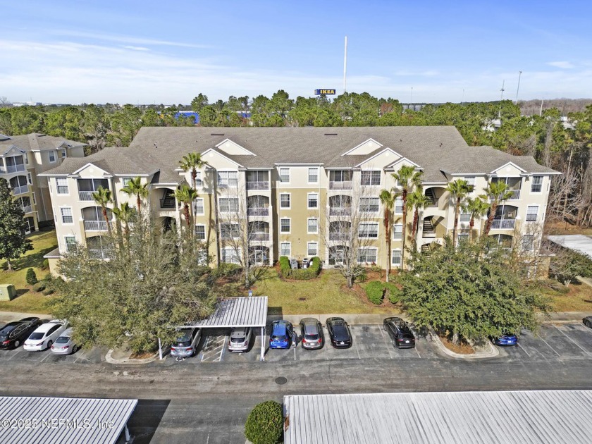 Experience easy living in this stylish 2nd-floor end-unit condo - Beach Condo for sale in Jacksonville, Florida on Beachhouse.com