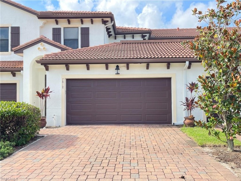 Freshly painted townhouse with master bedroom in downstairs - Beach Home for sale in Naples, Florida on Beachhouse.com