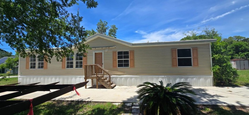 Back on Market.  Must See!! Nearly half an acre in Hudson. This - Beach Home for sale in Hudson, Florida on Beachhouse.com