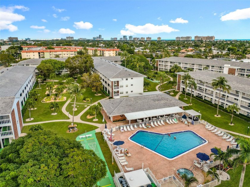 Condo for Sale - Fort Lauderdale! Beautifully maintained corner - Beach Condo for sale in Fort Lauderdale, Florida on Beachhouse.com