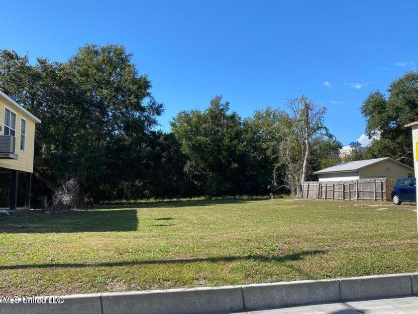 Perfect location!!!! Large residential lot ready to build on - Beach Lot for sale in Biloxi, Mississippi on Beachhouse.com