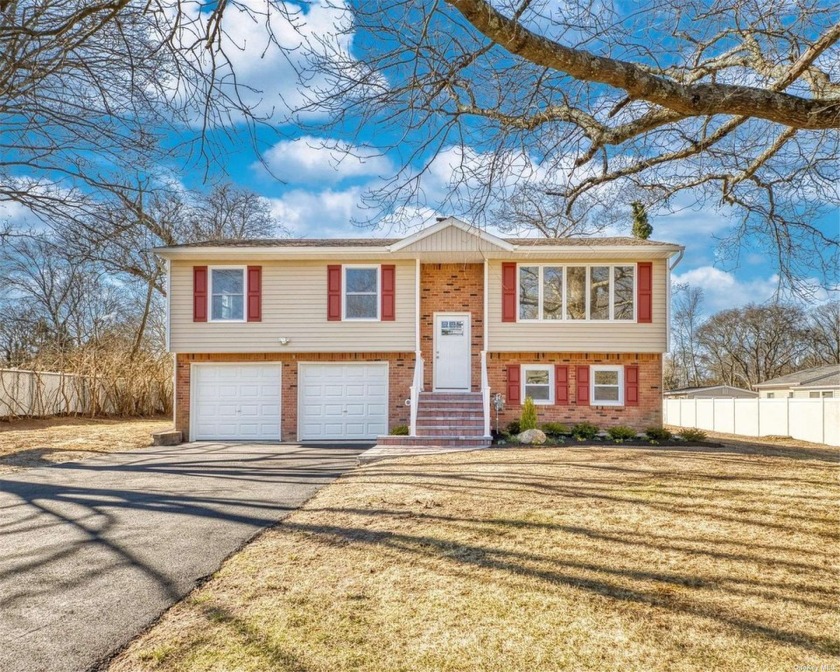 Move right into this renovated, 4 BR, 2 Bathroom, Hi Ranch style - Beach Home for sale in Center Moriches, New York on Beachhouse.com