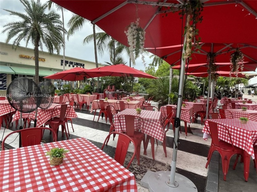 Pizza! Stellar Location on Lincoln Rd. 5-year lease with TWO - Beach Commercial for sale in Miami Beach, Florida on Beachhouse.com