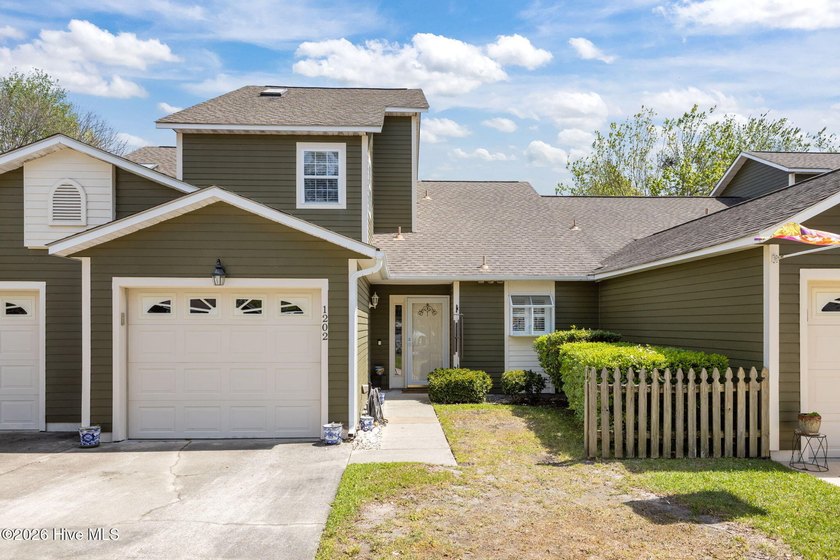 Beautifully maintained and spacious 3-bedroom, 2.5-bath - Beach Condo for sale in Morehead City, North Carolina on Beachhouse.com