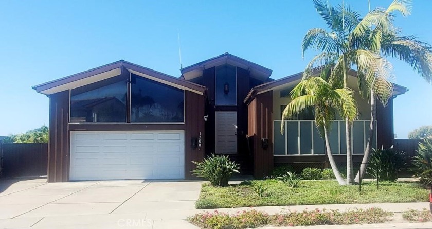LOCATION, LOCATION, LOCATION. Oversized lot with 8,850 sqft in - Beach Home for sale in Huntington Beach, California on Beachhouse.com