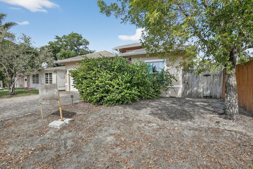 Stunningly updated single-family home just minutes from Downtown - Beach Home for sale in Oakland Park, Florida on Beachhouse.com