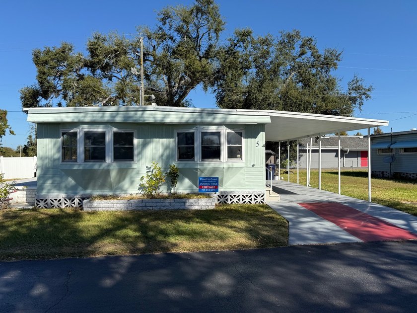 Just listed is this move-in ready 2-bedroom 2-bathroom located - Beach Home for sale in Palmetto, Florida on Beachhouse.com