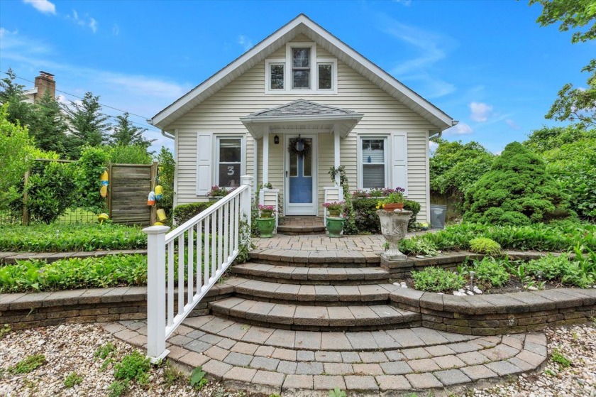 Welcome to this enchanting and spacious 2-bedroom, 1-bath Ranch - Beach Home for sale in Northport, New York on Beachhouse.com
