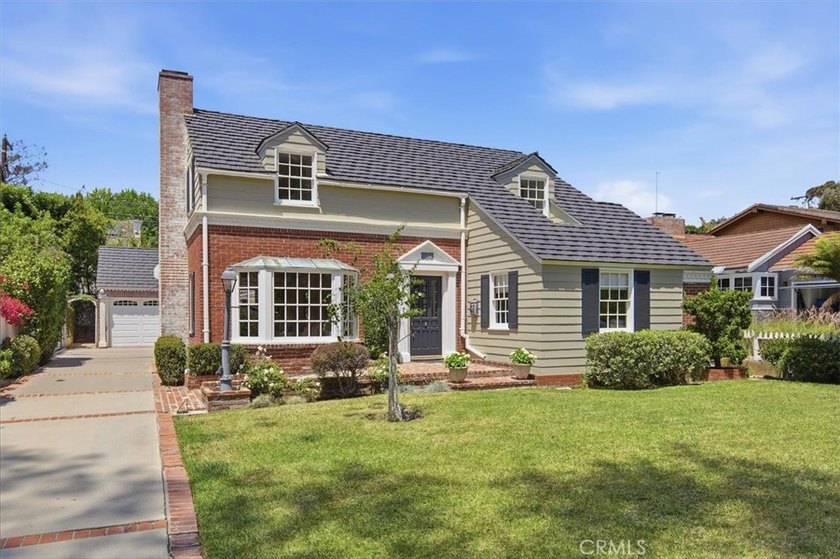Located in the heart of Valmonte, this charming Colonial-style - Beach Home for sale in Palos Verdes Estates, California on Beachhouse.com