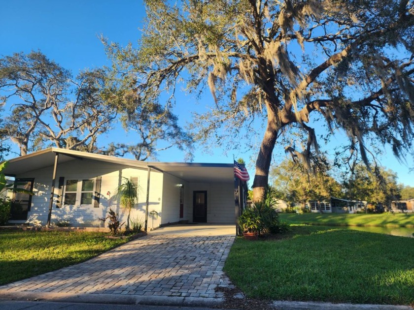 Spacious 2 bed - 2 bath lakefront home in gated Ormond Beach - Beach Home for sale in Ormond Beach, Florida on Beachhouse.com