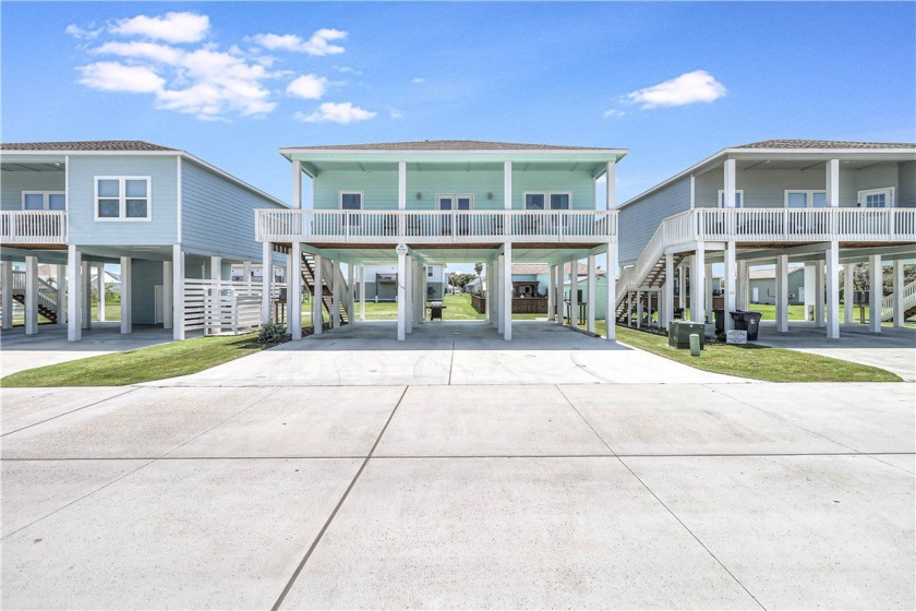 Like new construction coastal cottage, offering 3 bedrooms and 2 - Beach Home for sale in Rockport, Texas on Beachhouse.com