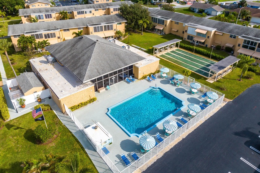Welcome to this beautifully maintained end-unit residence in - Beach Condo for sale in Boynton Beach, Florida on Beachhouse.com