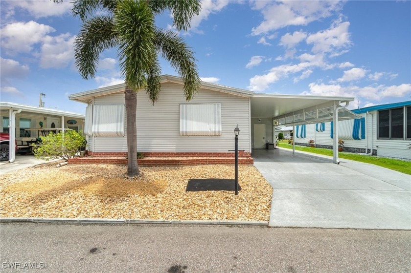 Here's your chance to get into a great waterfront community and - Beach Home for sale in North Fort Myers, Florida on Beachhouse.com