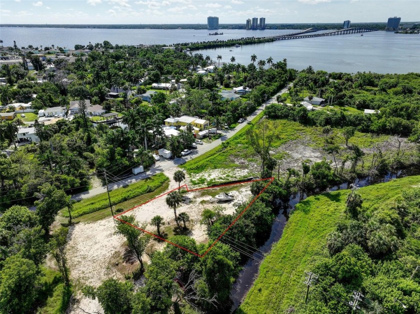 Discover an exceptional opportunity in North Fort Myers with - Beach Lot for sale in North Fort Myers, Florida on Beachhouse.com