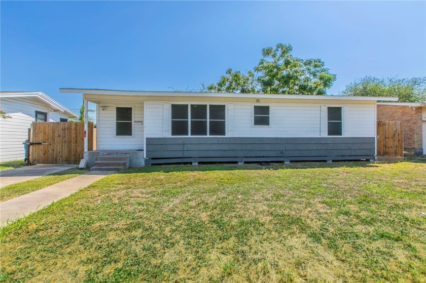 This large beautifully remodeled home has 4 bedrooms, 2 full - Beach Home for sale in Corpus Christi, Texas on Beachhouse.com