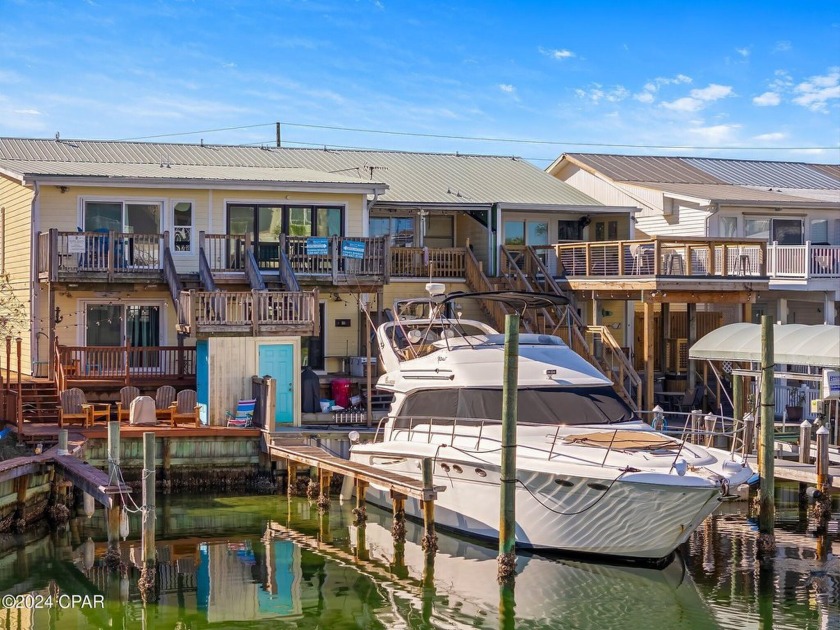 DEEP WATER, GULF ACCESS!  PARK A 36+ FOOT BOAT ON YOUR PERSONAL - Beach Home for sale in Destin, Florida on Beachhouse.com