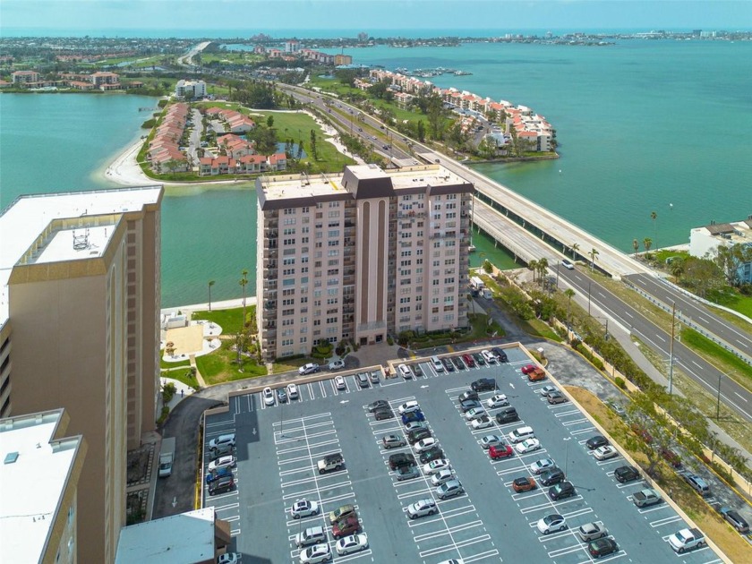 WHAT A GEM!!! A CORNER UNIT condo with WATER VIEWS and a DEEDED - Beach Condo for sale in St. Petersburg, Florida on Beachhouse.com