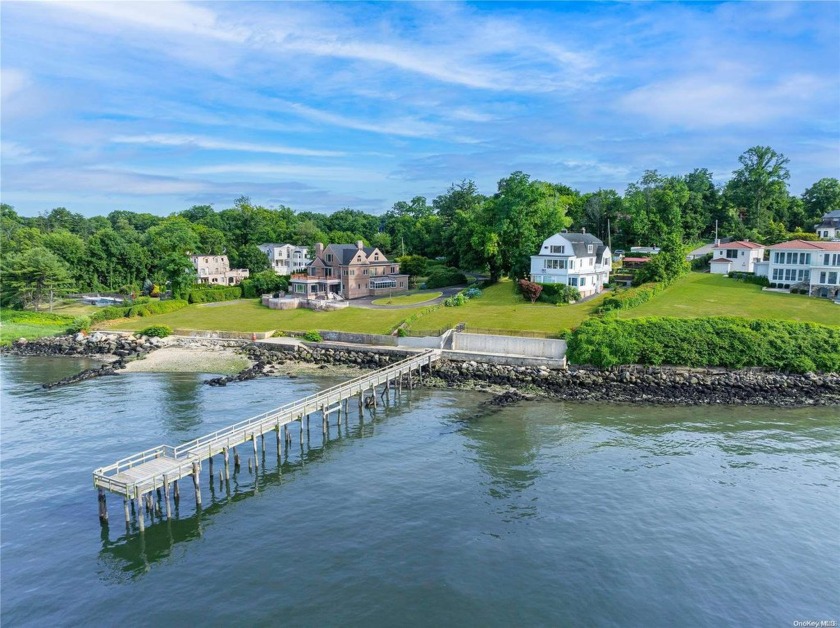 The Sunset Estate - This spectacular waterfront estate is - Beach Home for sale in Great Neck, New York on Beachhouse.com