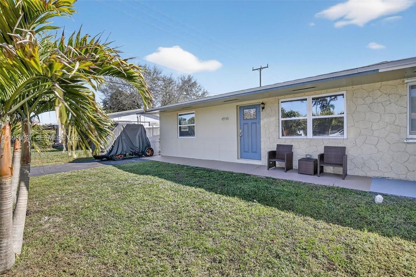Located in the heart of Cooper City on a beautiful tree-lined - Beach Home for sale in Davie, Florida on Beachhouse.com