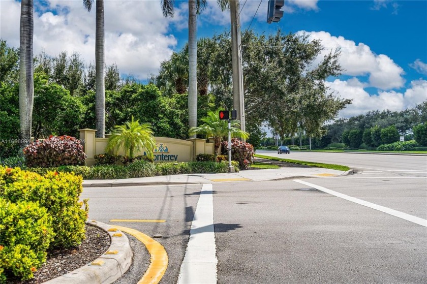 Gorgeous townhouse nestled in Boynton Beach, boasting - Beach Townhome/Townhouse for sale in Boynton Beach, Florida on Beachhouse.com