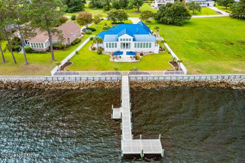 Welcome to your dream, waterfront retreat, nestled on the shore - Beach Home for sale in Oriental, North Carolina on Beachhouse.com