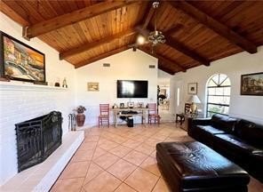 Beautifully maintained home on an oversized .45-acre double - Beach Home for sale in Vero Beach, Florida on Beachhouse.com