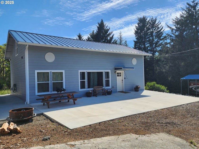 Newly built Home with large 28x30 Shop plus a 40' x 18.5' - Beach Home for sale in Gold Beach, Oregon on Beachhouse.com