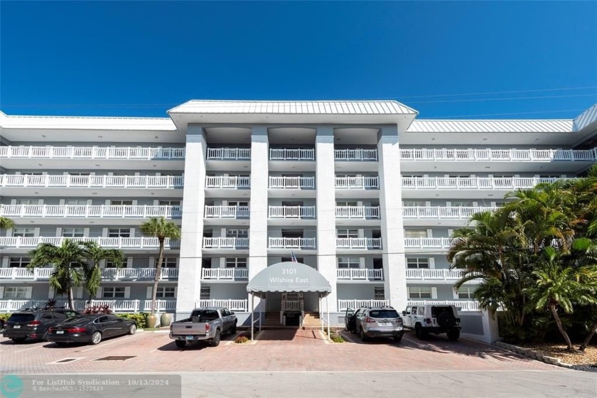 Bright and open floor plan on this 2-bedroom 2 bath waterfront - Beach Condo for sale in Fort Lauderdale, Florida on Beachhouse.com