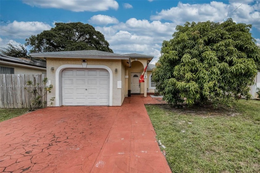 PRICED TO SELL. LOAN ASSUMABLE @ 5.75% interest - Home Built in - Beach Home for sale in Fort Lauderdale, Florida on Beachhouse.com