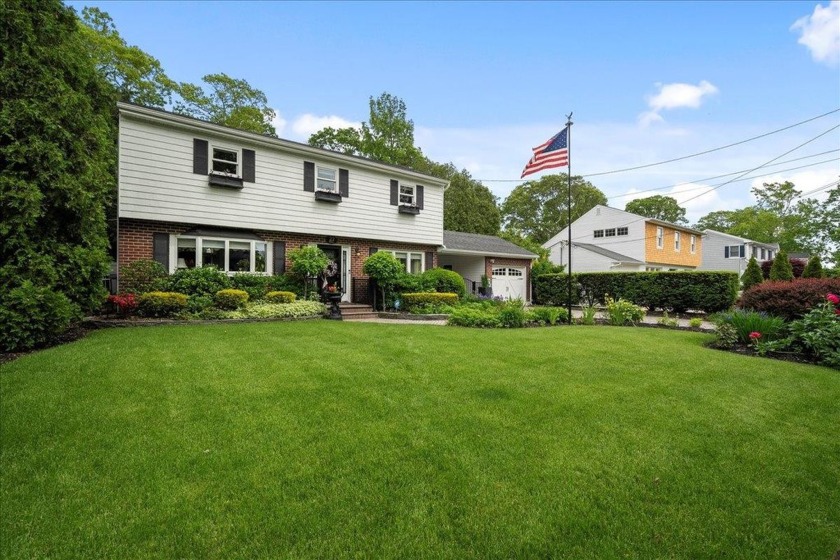 Gorgeous Split-Level Home in Highly Sought-After the Village in - Beach Home for sale in Bellport, New York on Beachhouse.com