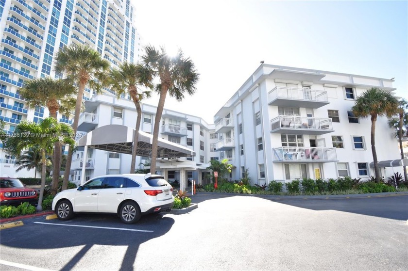 Barely used and renovated all ages condo located in a gated - Beach Condo for sale in Hallandale Beach, Florida on Beachhouse.com