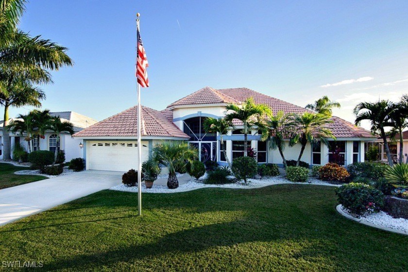 MAJOR PRICE REDUCTION! Welcome to your waterfront Paradise! This - Beach Home for sale in Cape Coral, Florida on Beachhouse.com