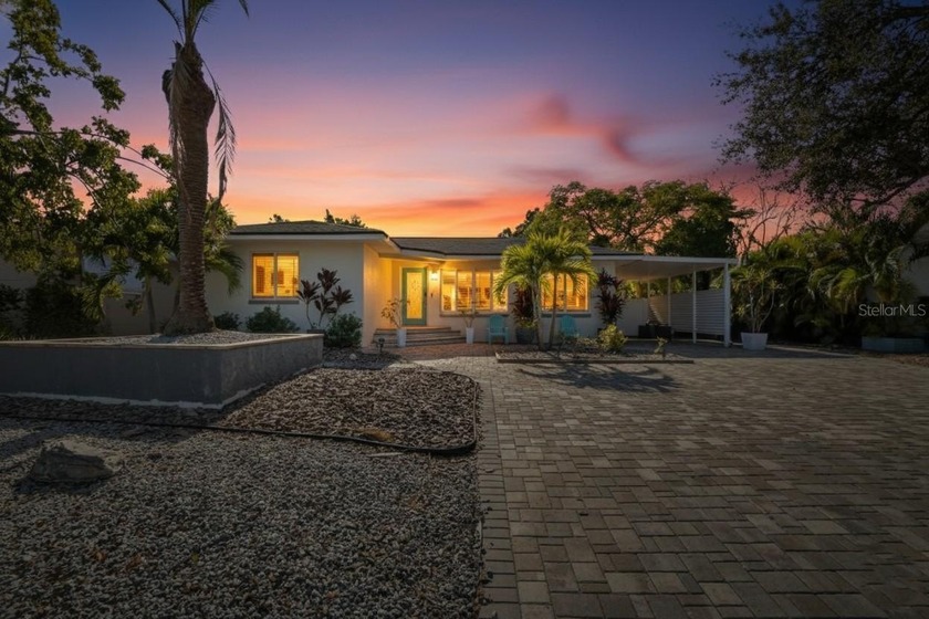 CHARMING GULFPORT HOME with a CASITA and a POOL. Literally, down - Beach Home for sale in Gulfport, Florida on Beachhouse.com