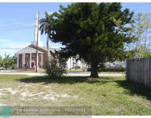 WATERFRONT CORNER LOT. Excellent location and 1/4 acre - Beach Home for sale in Fort Lauderdale, Florida on Beachhouse.com