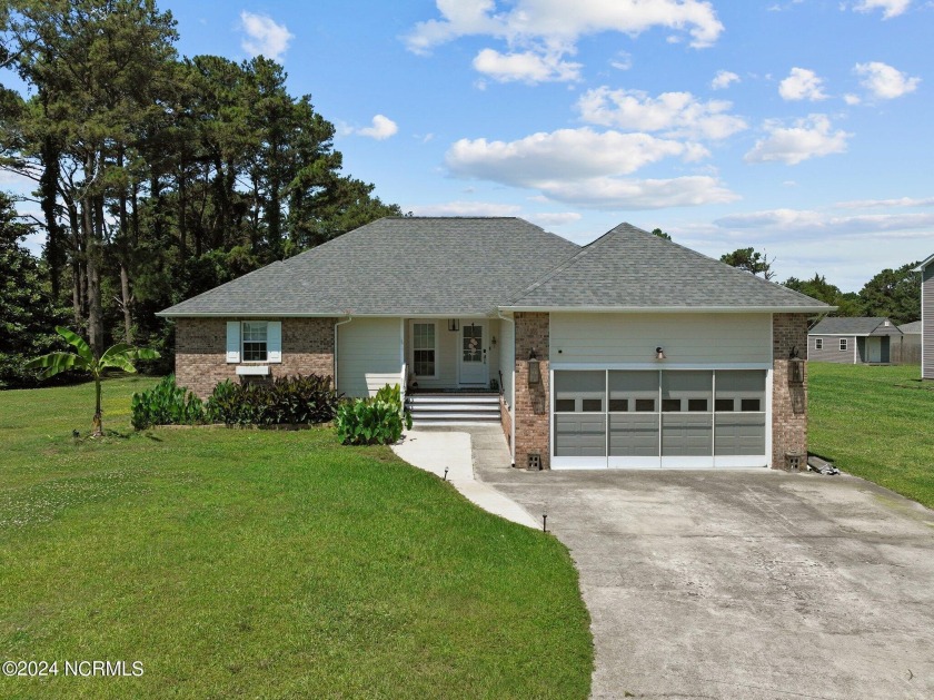 Like new canal front home on Bells Island. Entertain family and - Beach Home for sale in Currituck, North Carolina on Beachhouse.com