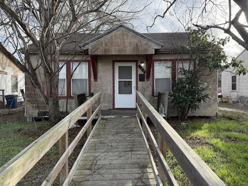 Investment opportunity near Del Mar College! This 2-bedroom - Beach Home for sale in Corpus Christi, Texas on Beachhouse.com