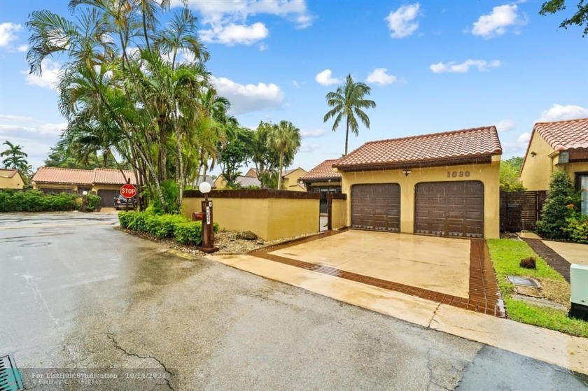 Welcome to this stunning corner home in Sky Lake Villas - Beach Home for sale in Miami, Florida on Beachhouse.com