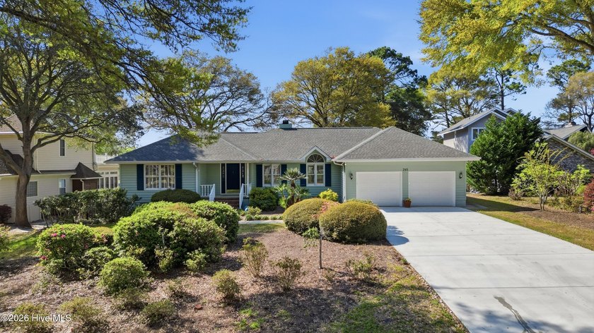 Wow! Check out this well maintained 3 bedroom, 2.5 bath home - Beach Home for sale in Sunset Beach, North Carolina on Beachhouse.com