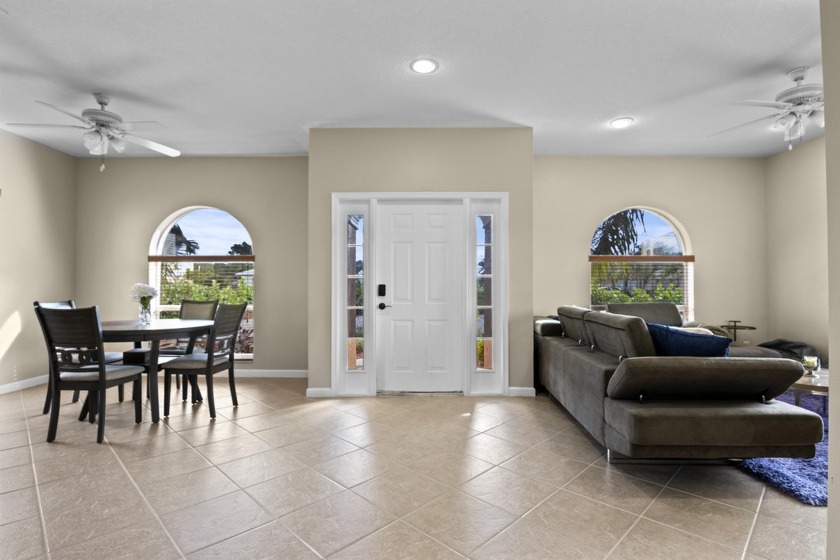 Beautiful like new 2007 CBS construction with no HOA,on a large - Beach Home for sale in Lake Worth Beach, Florida on Beachhouse.com