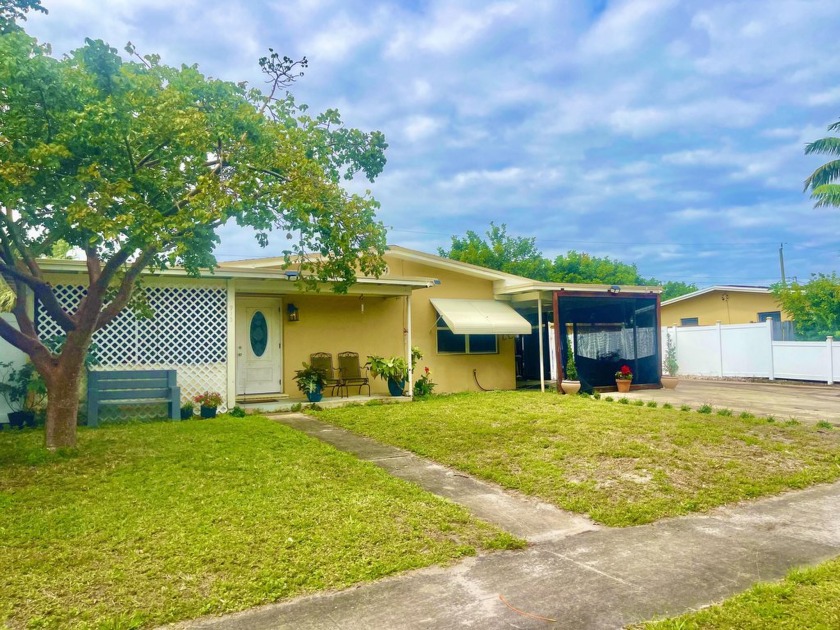 This cozy single-story home features three bedrooms, one - Beach Home for sale in Lantana, Florida on Beachhouse.com